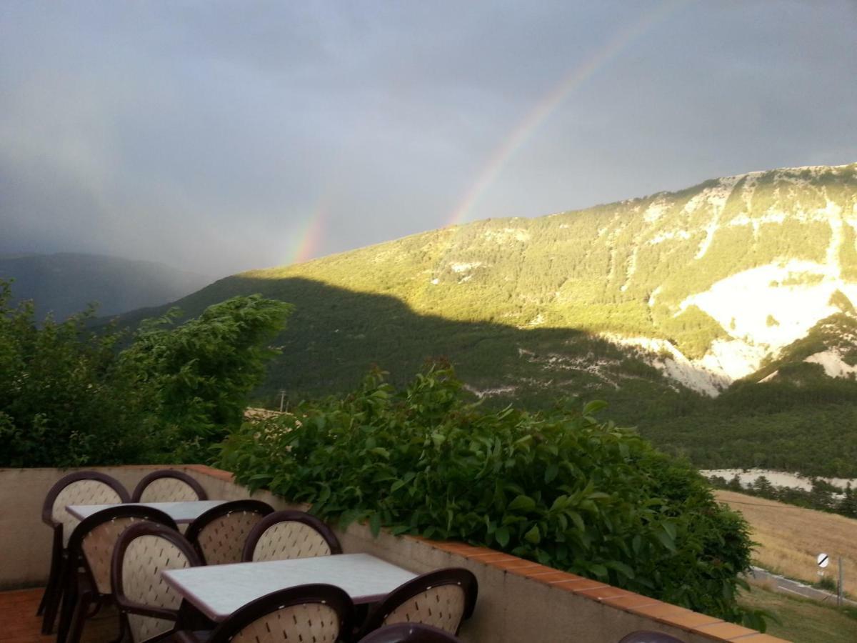 Mas Du Colombier Bed and Breakfast Saint-André-les-Alpes Exteriör bild