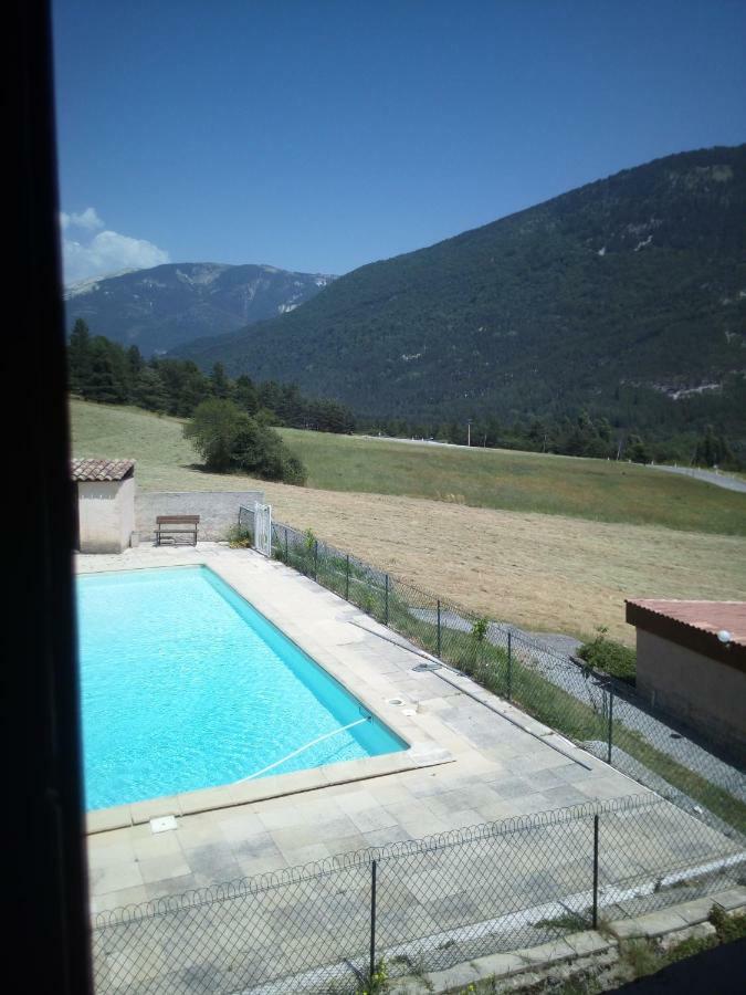 Mas Du Colombier Bed and Breakfast Saint-André-les-Alpes Exteriör bild