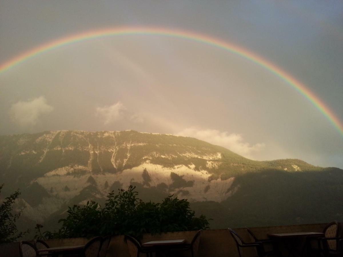 Mas Du Colombier Bed and Breakfast Saint-André-les-Alpes Exteriör bild